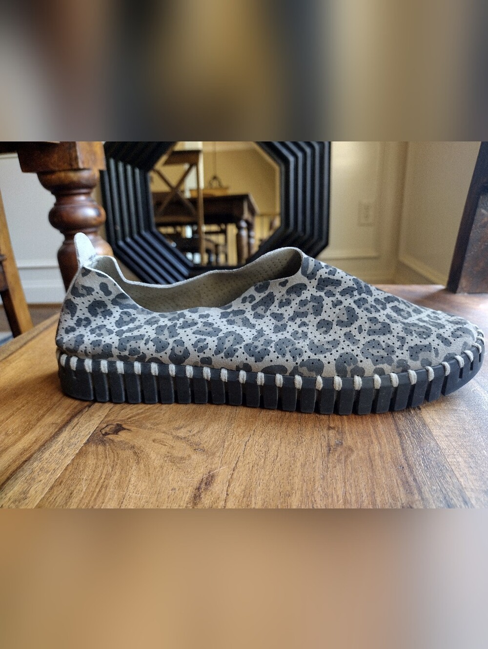 Isle Jacobsen Gray Cheetah Tulip Loafer Size 39 (8.5-9)